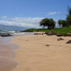 View of the sand at Kamaole Beach Park